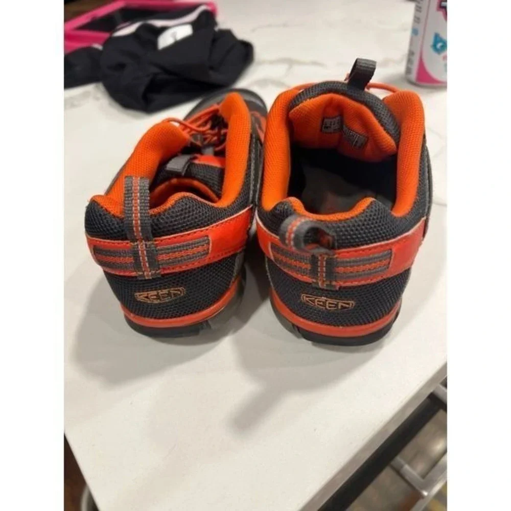 Keen‎ shoes orange size 6